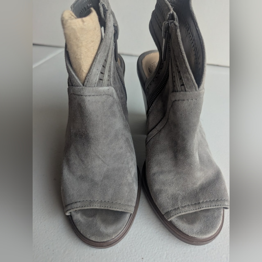 Vince Camuto Gray Peep-Toe Heeled Sandals - Picture 5 of 5